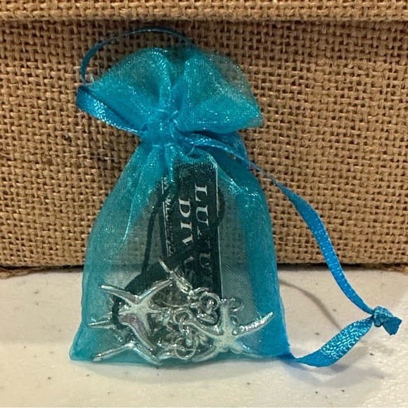 NWT Luxury Divas Charm Bracelet silver with starfish charms - Picture 13 of 13